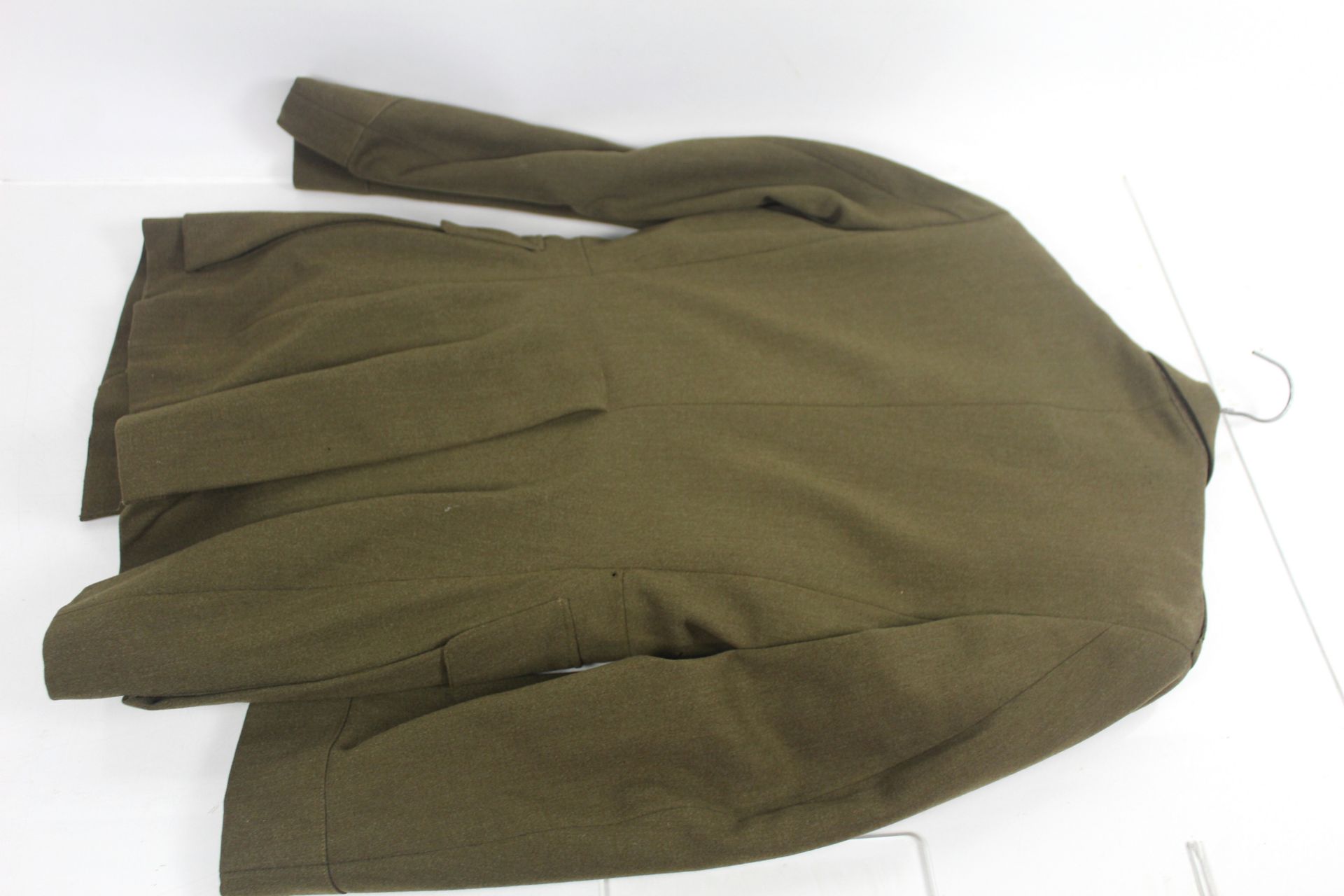 A WWII 1940 Patt battle dress blouse with R.A. Off - Image 20 of 32