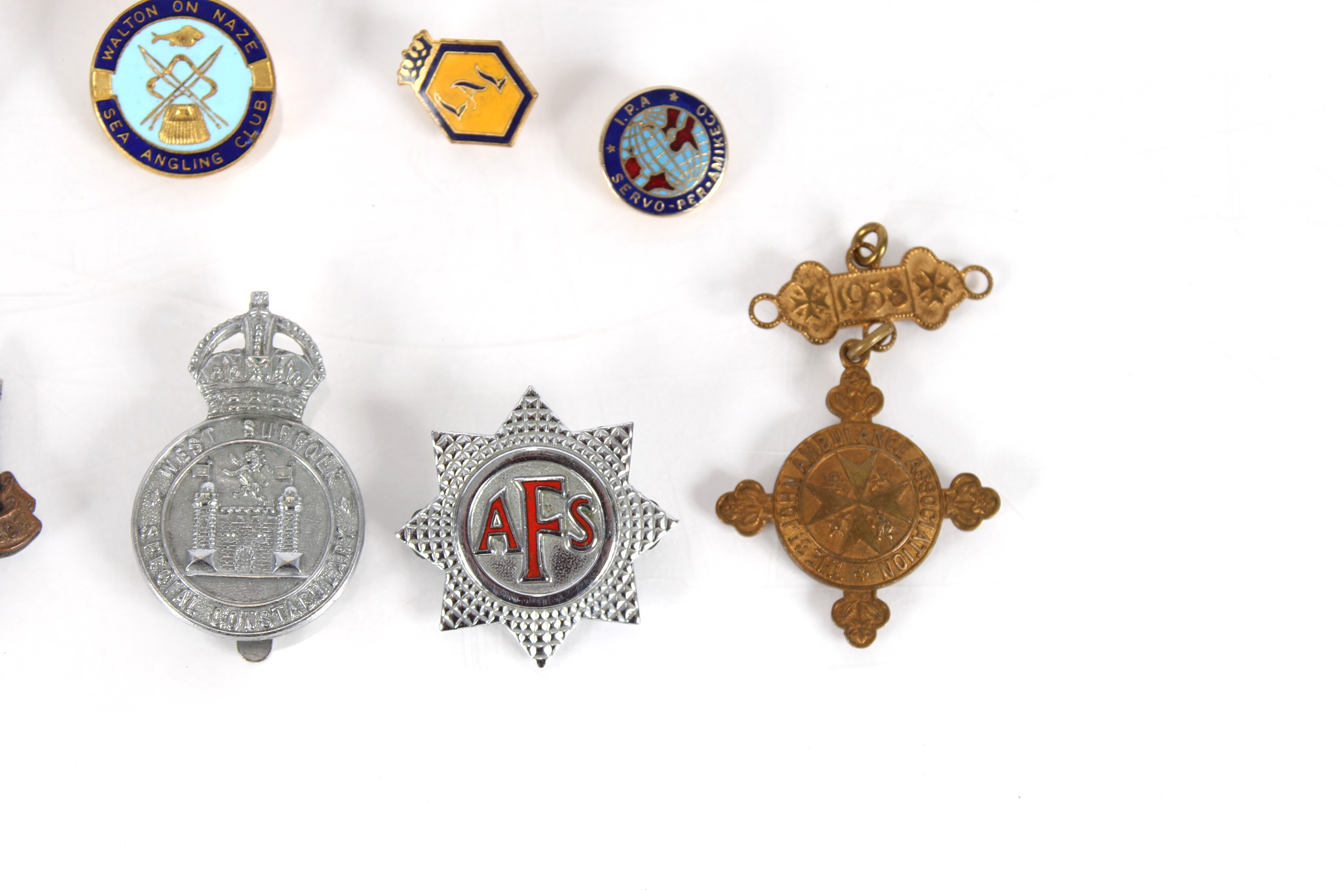 A collection of various badges and insignia includ - Image 3 of 5