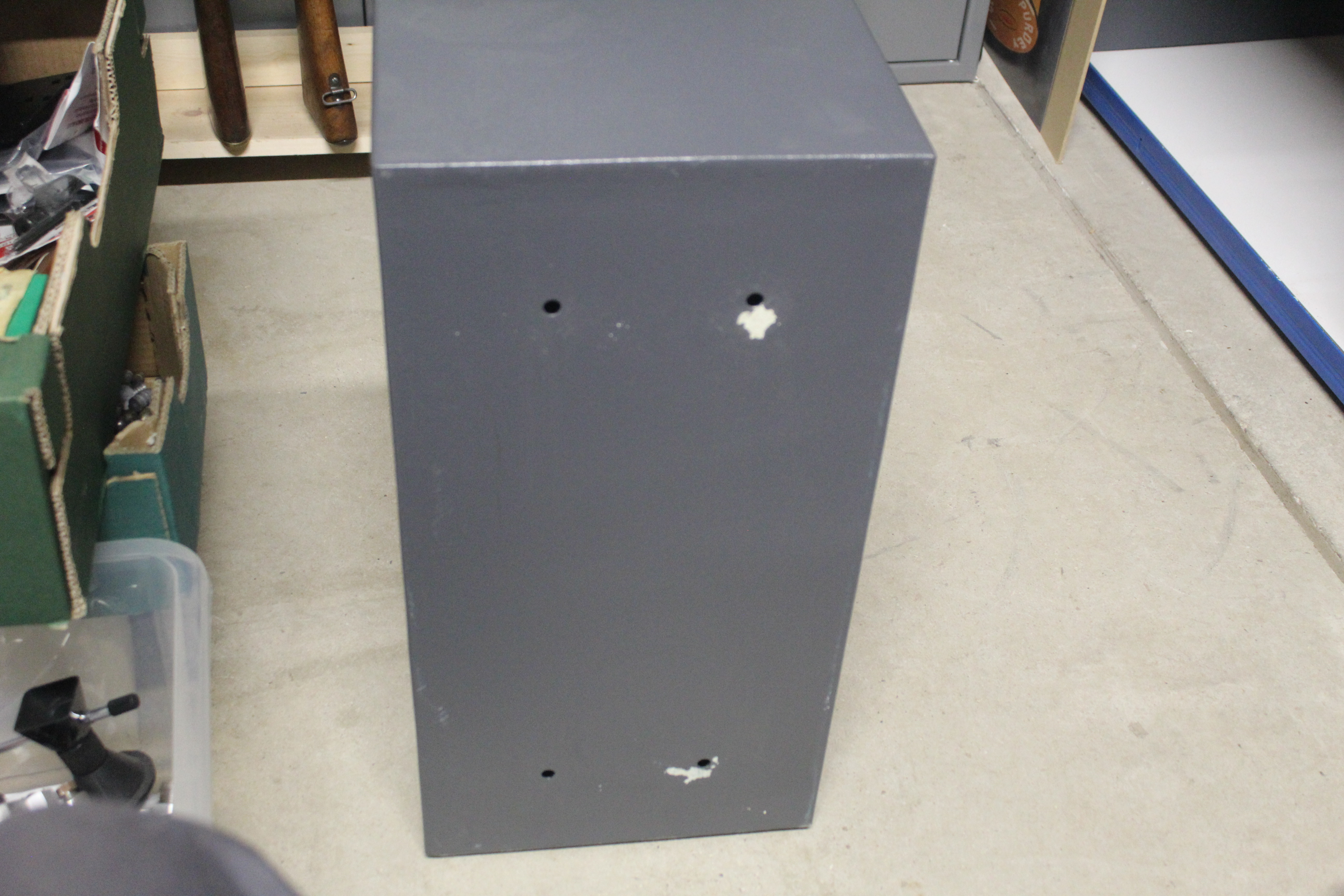 An ammunition / pistol safe, as new with adjustabl - Image 3 of 3