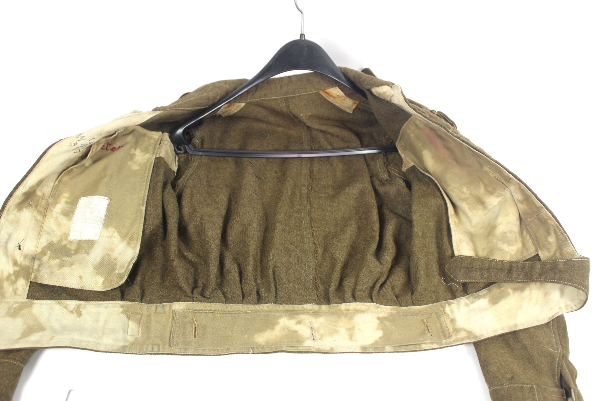 A WWII 1940 Patt battle dress blouse with R.A. Off - Image 27 of 32