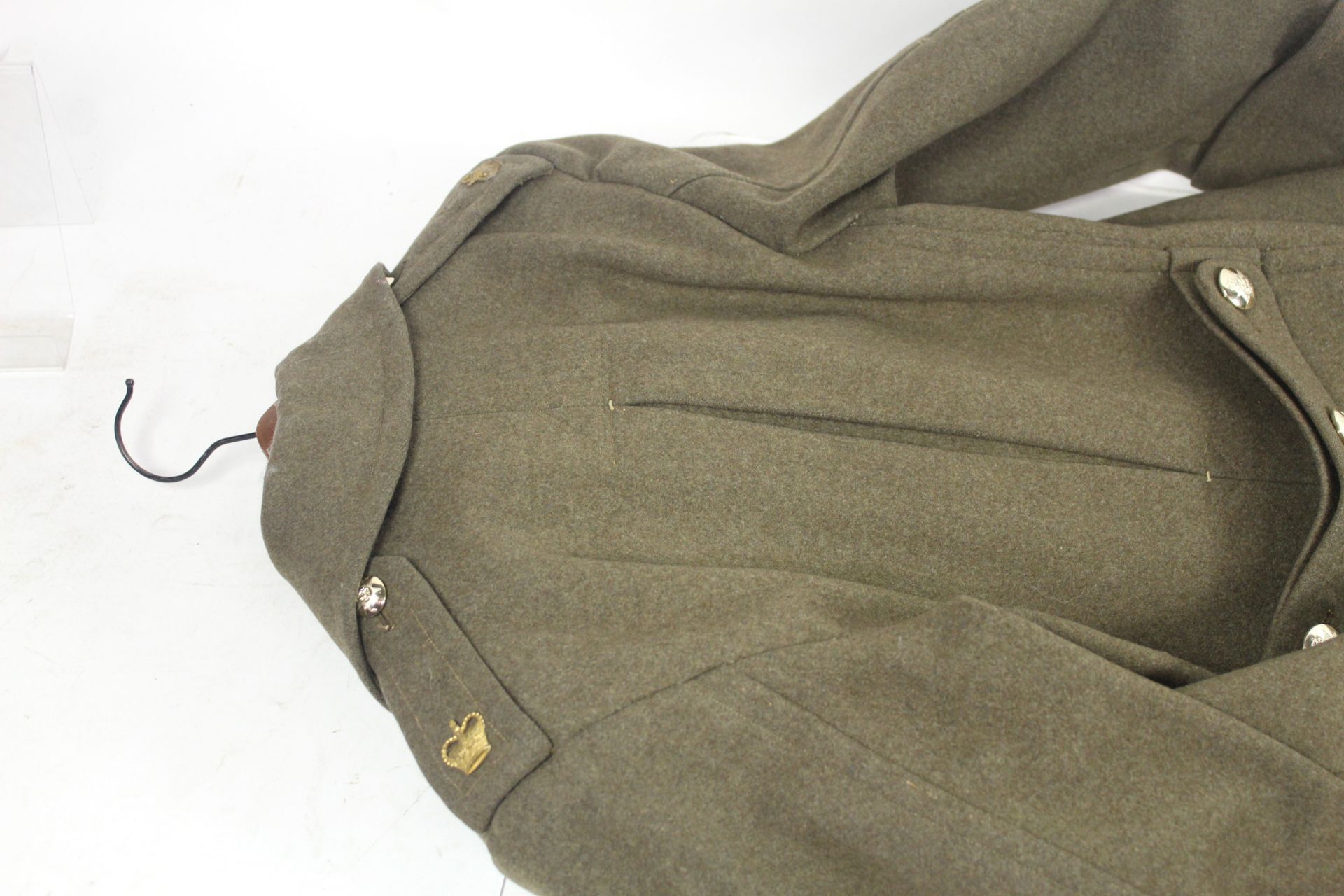 A WWII 1940 Patt battle dress blouse with R.A. Off - Image 10 of 32