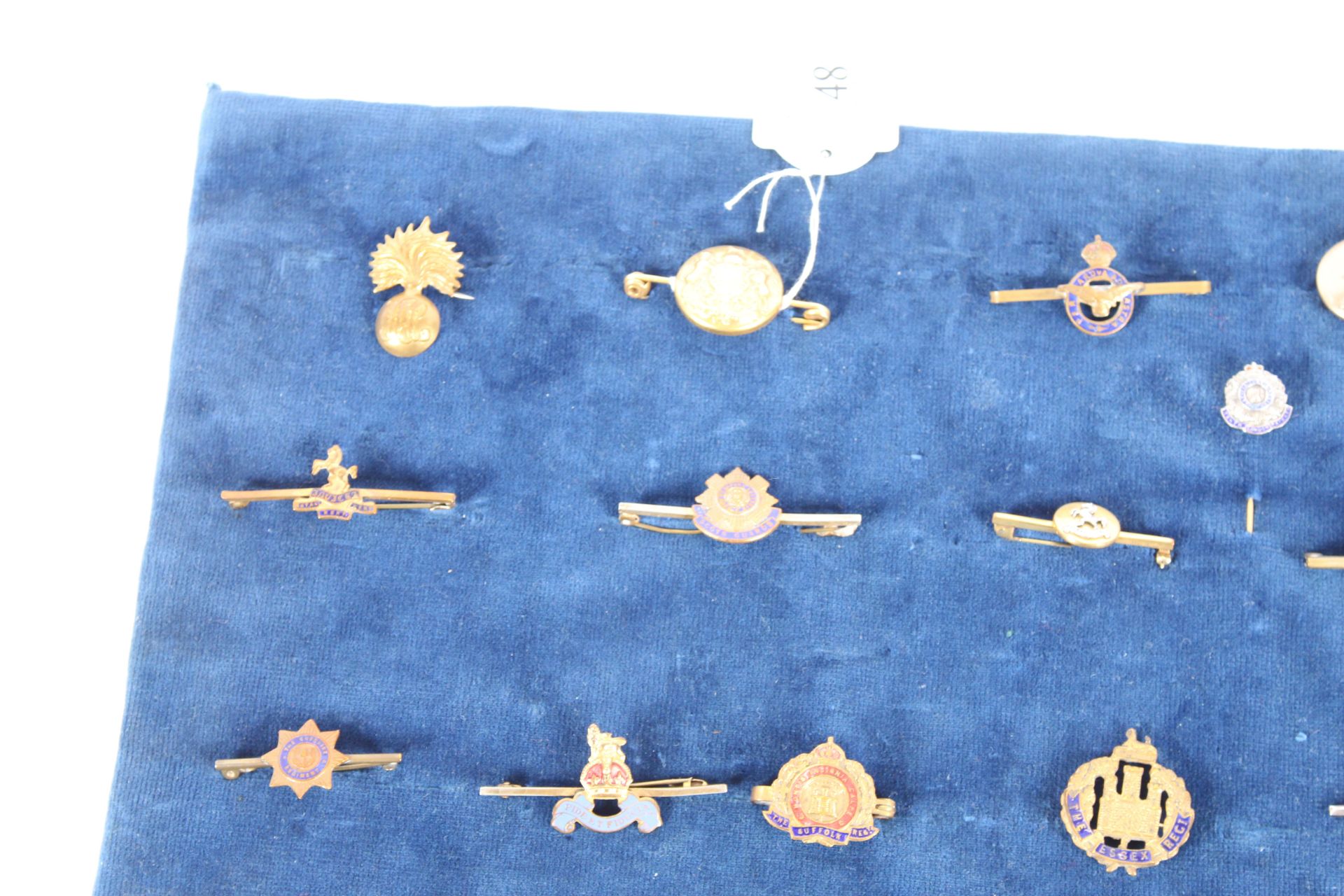 A fine collection of sweetheart brooches - Image 2 of 5