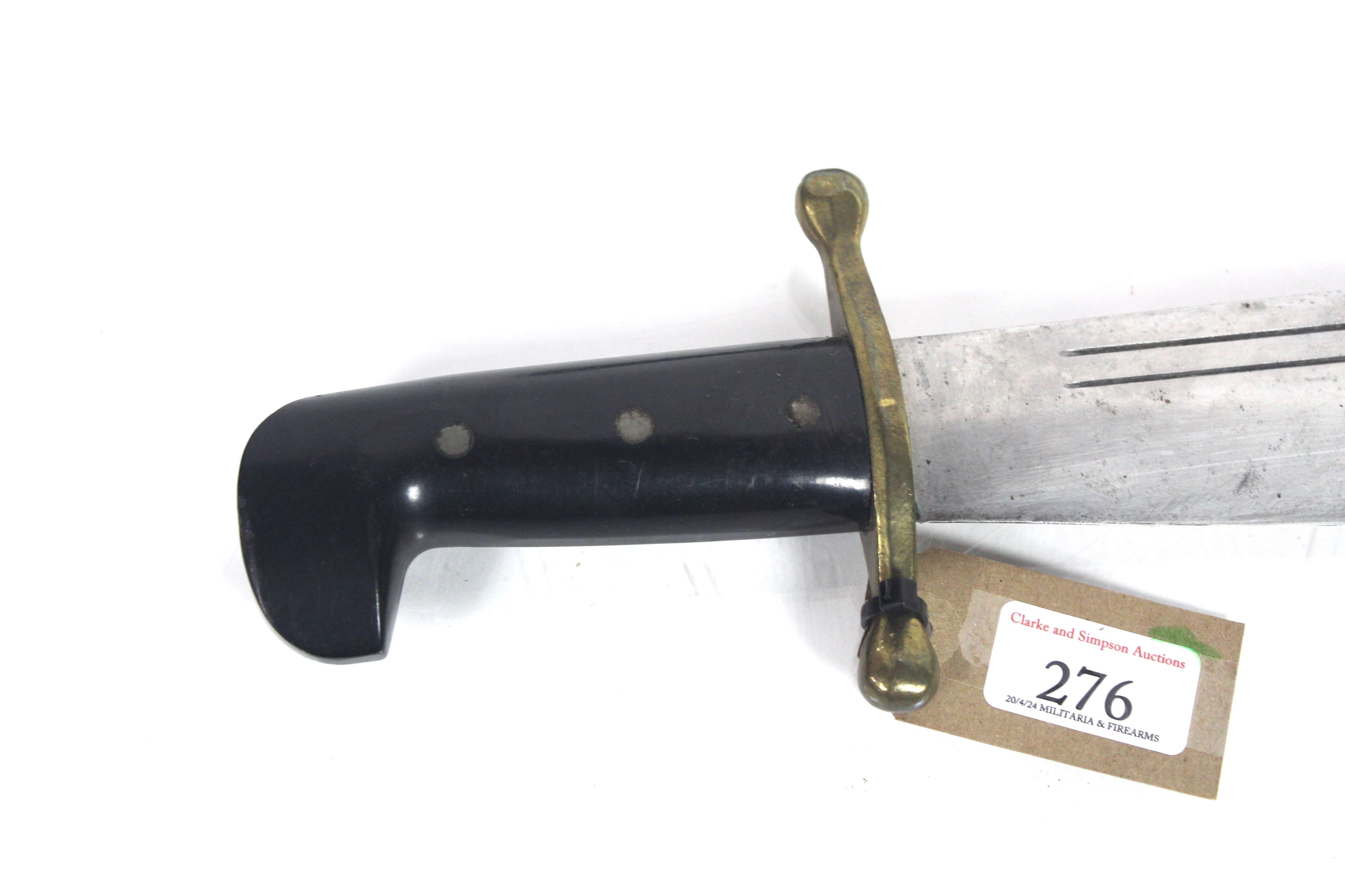 A WWII era V-44 Survival Bowie knife by Case Cutle - Bild 2 aus 9