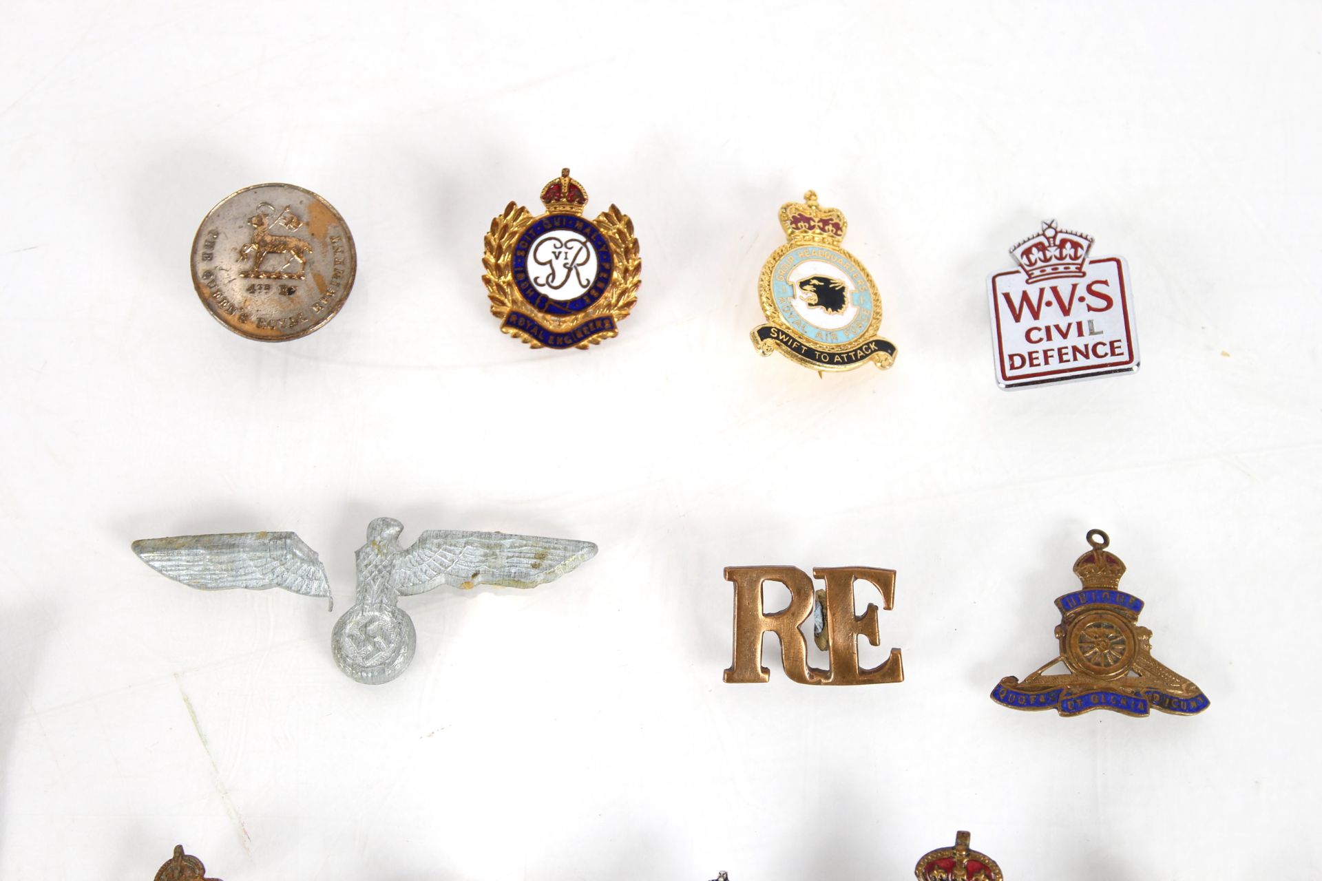 A collection of various military related badges an - Image 3 of 4