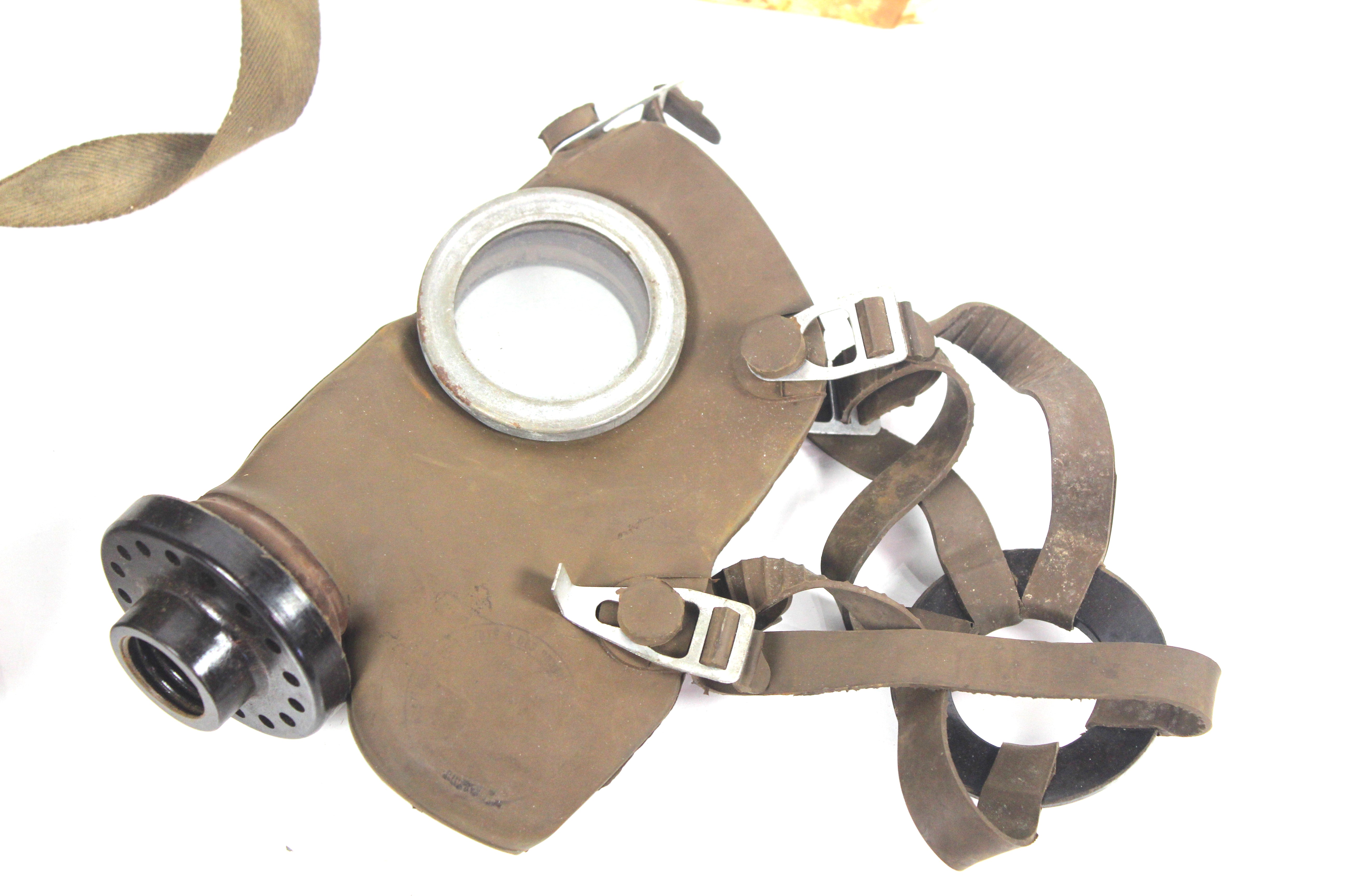 A WWII era Belgium gas mask within long tin - Image 2 of 7