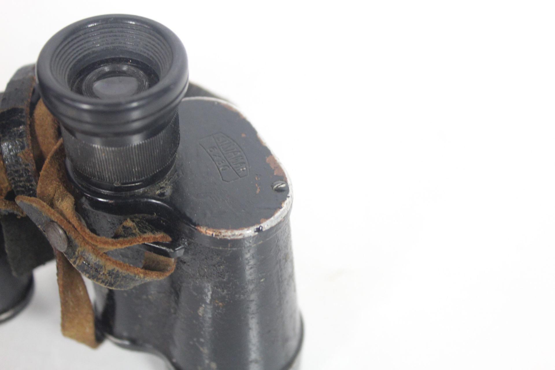 Two WWII era U.S.A. binoculars with a German pair - Image 16 of 19
