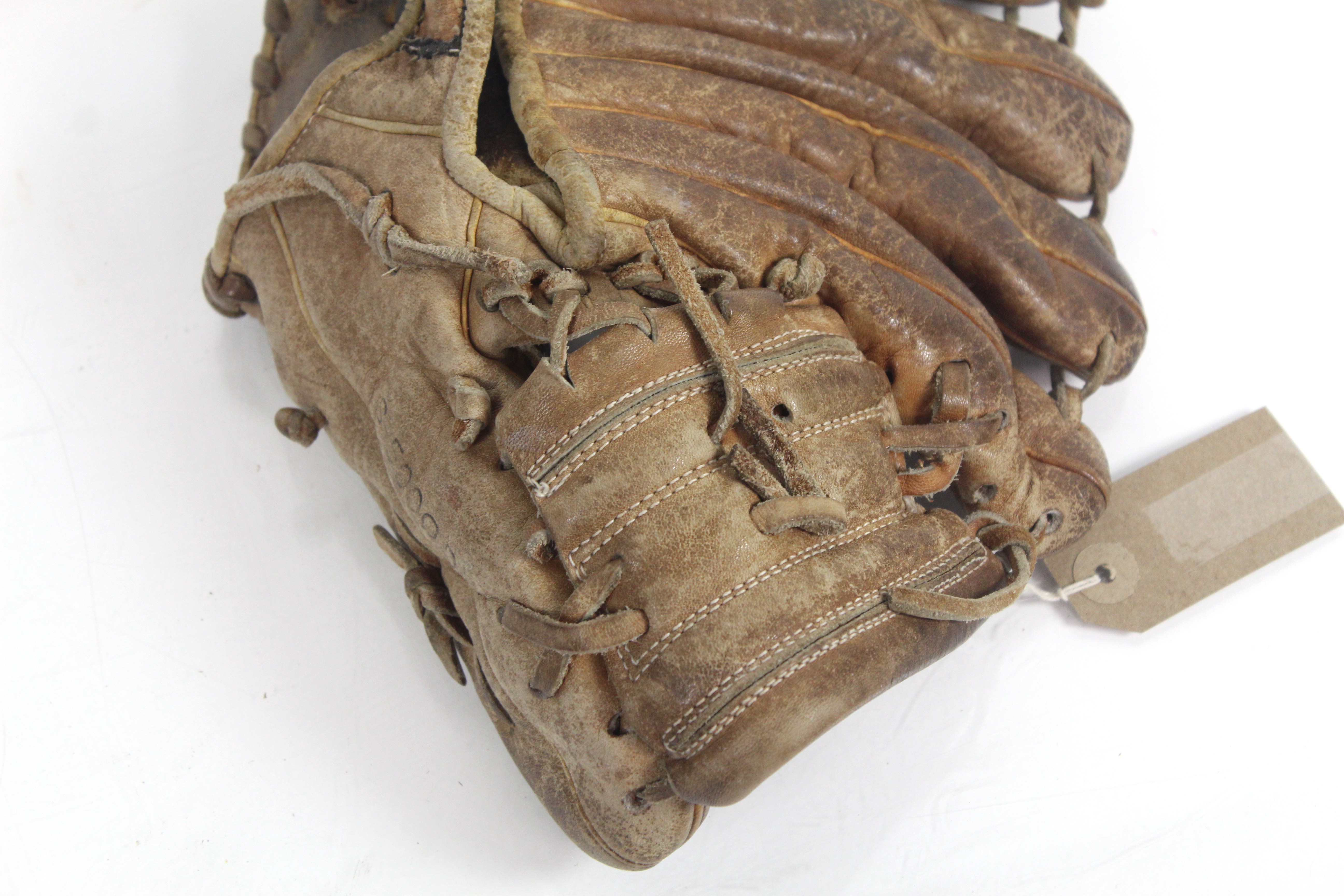 A U.S. vintage baseball "base mitt" reputedly from - Image 3 of 4