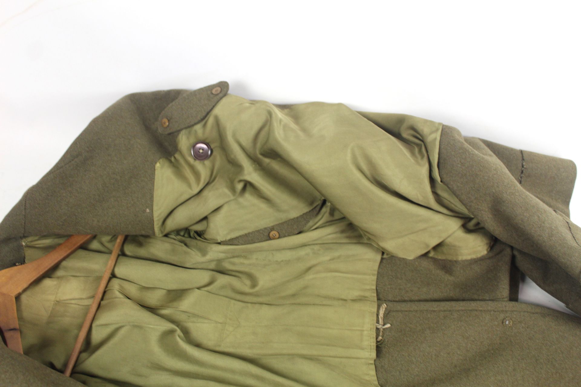 A WWII 1940 Patt battle dress blouse with R.A. Off - Image 8 of 32