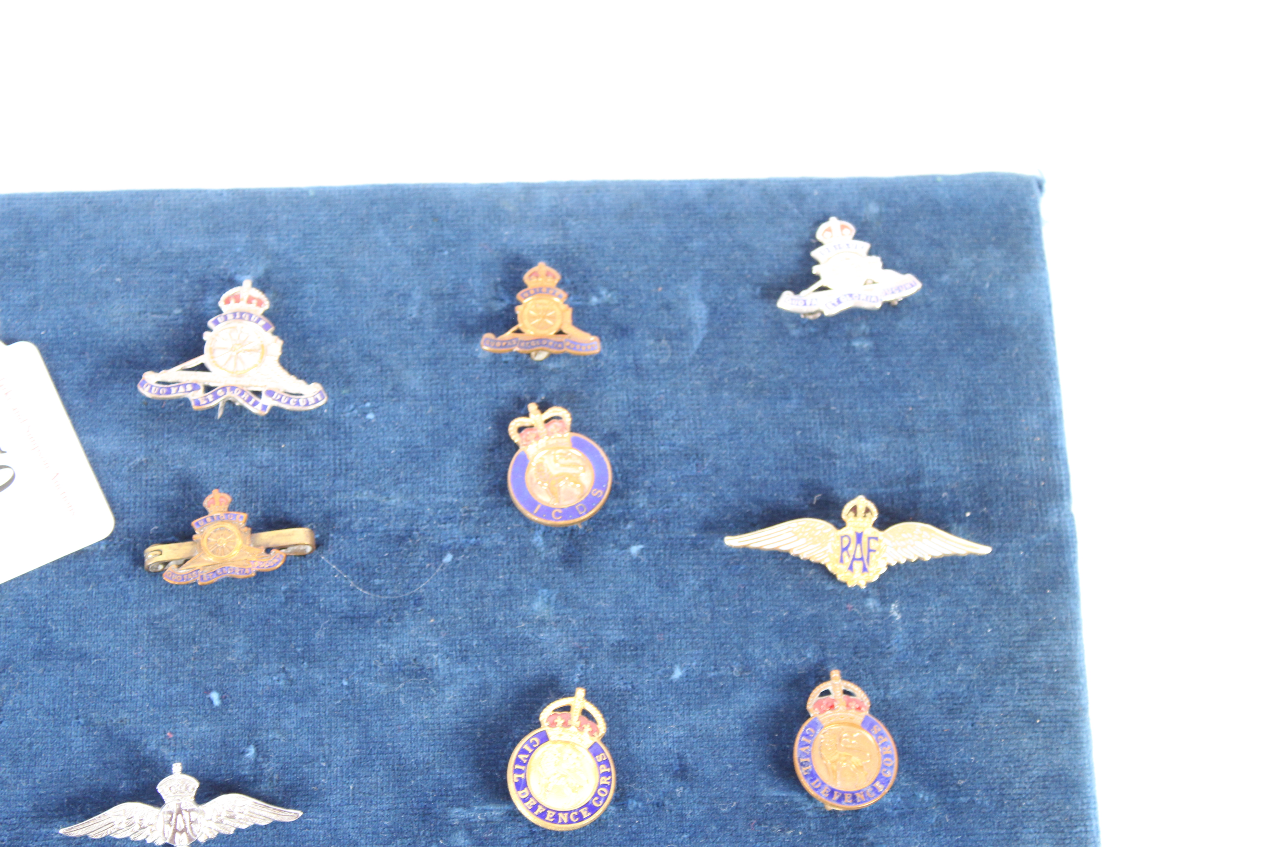 A fine collection of sweetheart brooches - Image 3 of 5