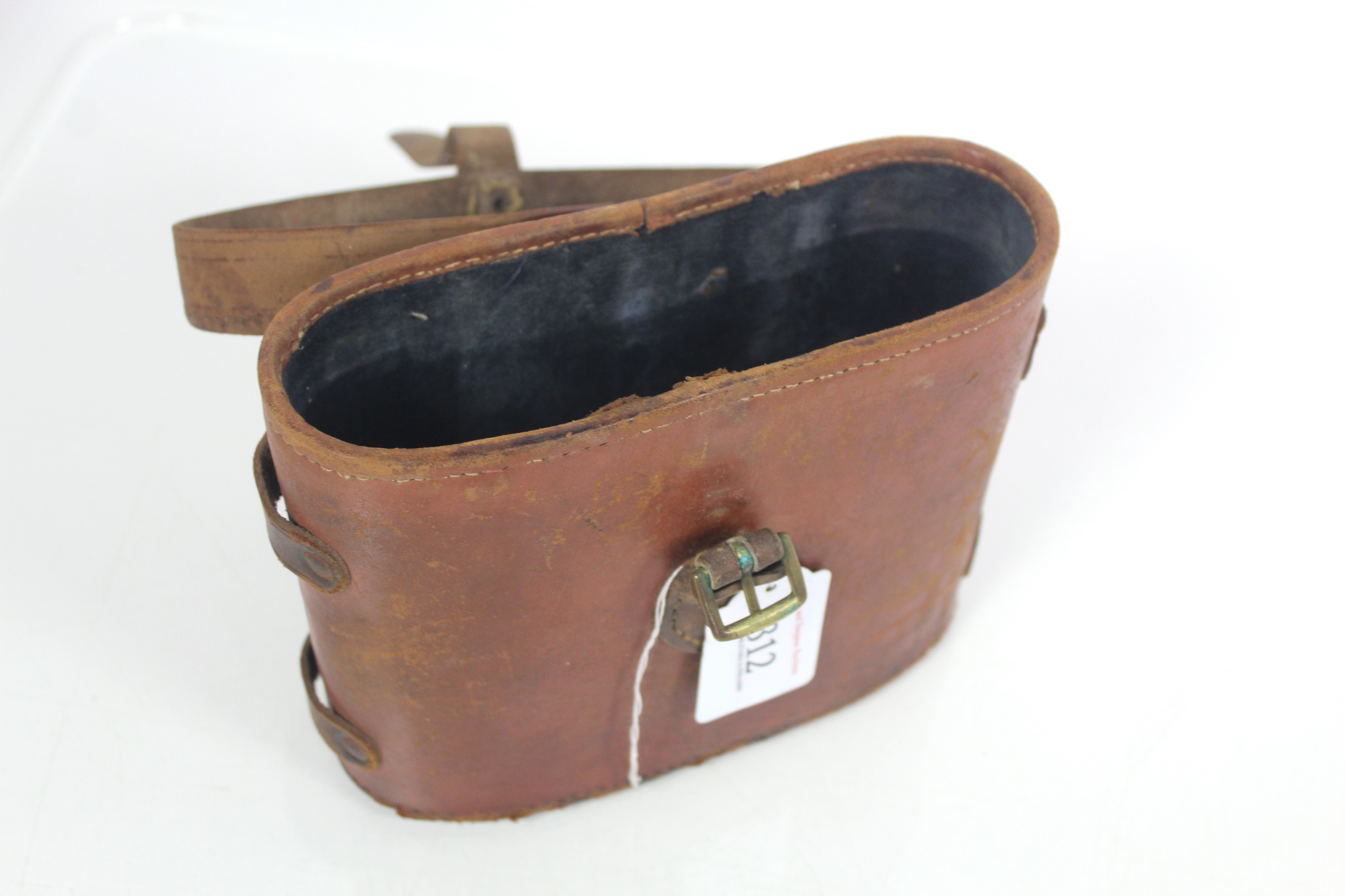 A WWII pair of A.M. marked binoculars dated 1943 w - Image 4 of 5