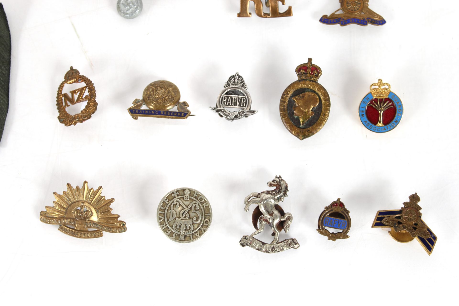 A collection of various military related badges an - Image 4 of 4
