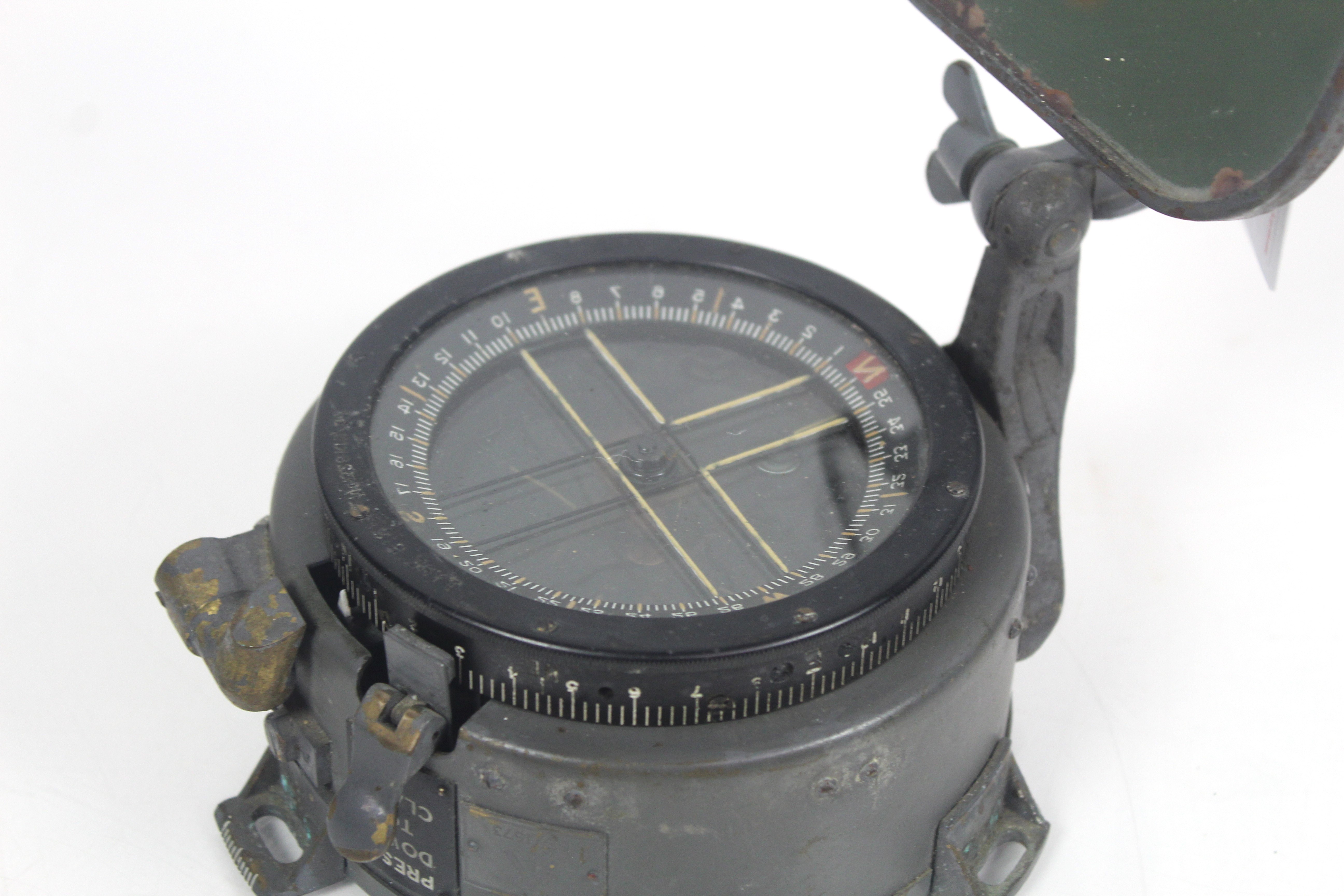 A WWII era P12 compass (R.A.F. use) - Image 4 of 7