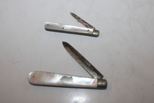 A mother of pearl handled silver bladed fruit knif