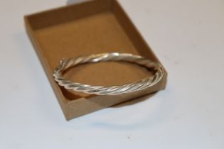 A vintage Sterling silver twist hinged bangle, app