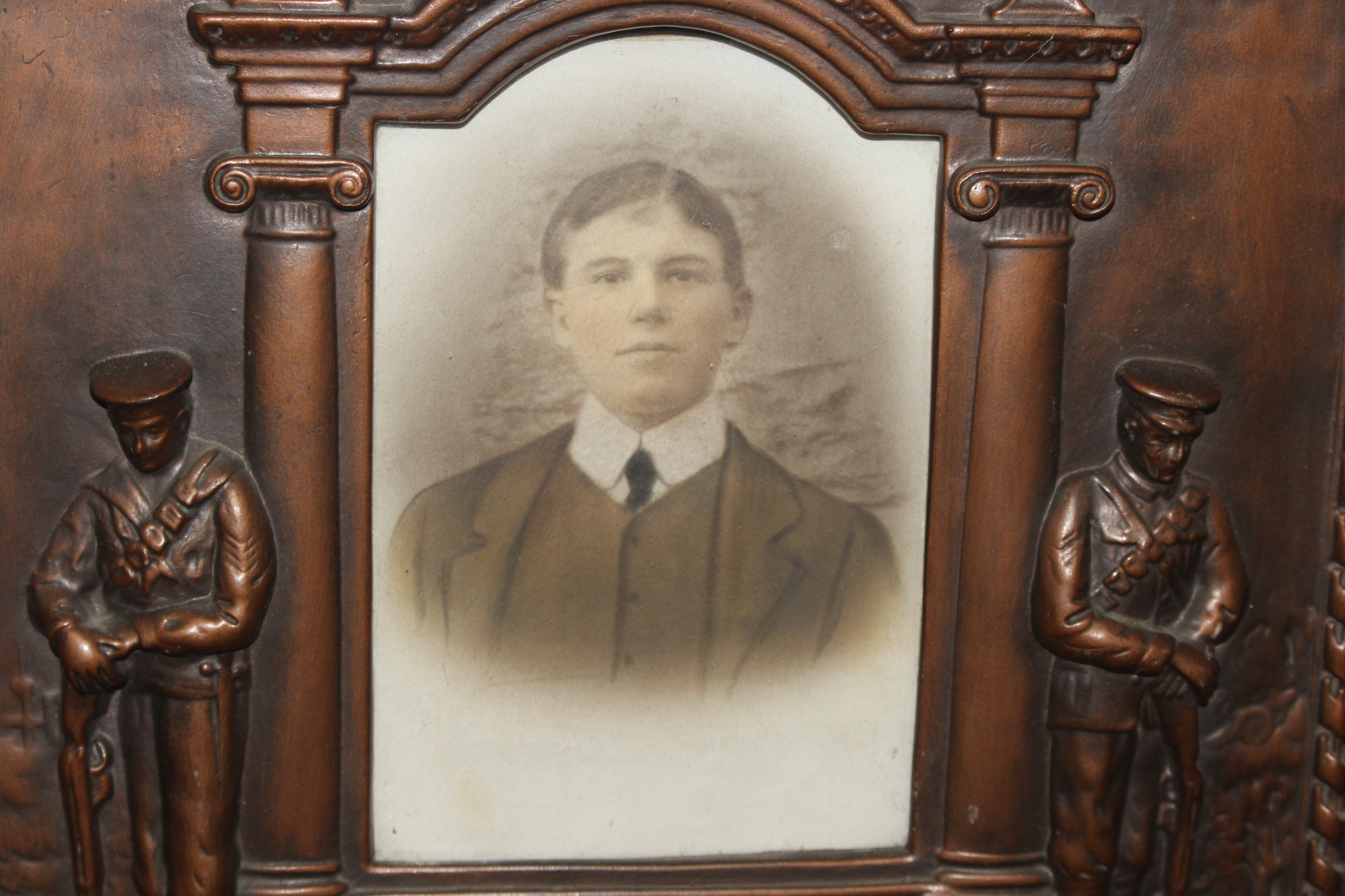 A WWI memorial frame with photo relating to Pvt. J - Image 2 of 5