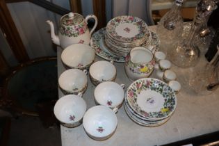 A quantity of Crown Staffordshire "One Thousand Fl