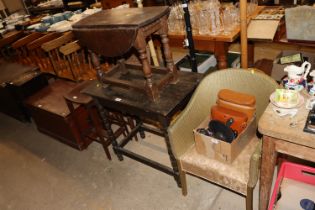 An oak side table on bobbin supports and an oak dr