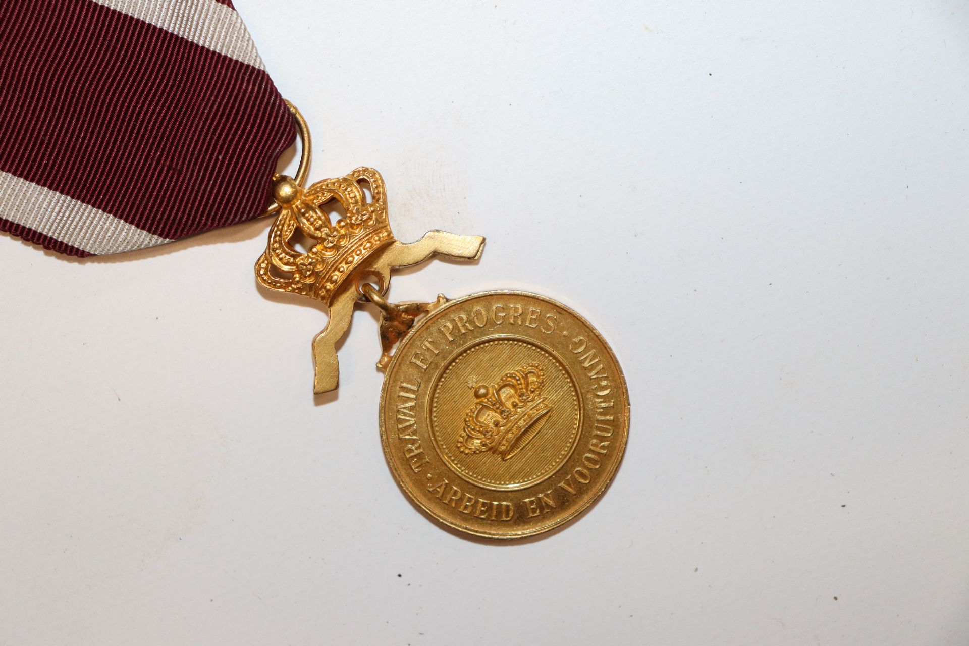 A Belgium medal and ID card - Image 2 of 4