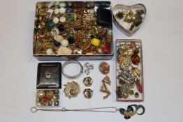 A tin containing vintage and other costume jewelle