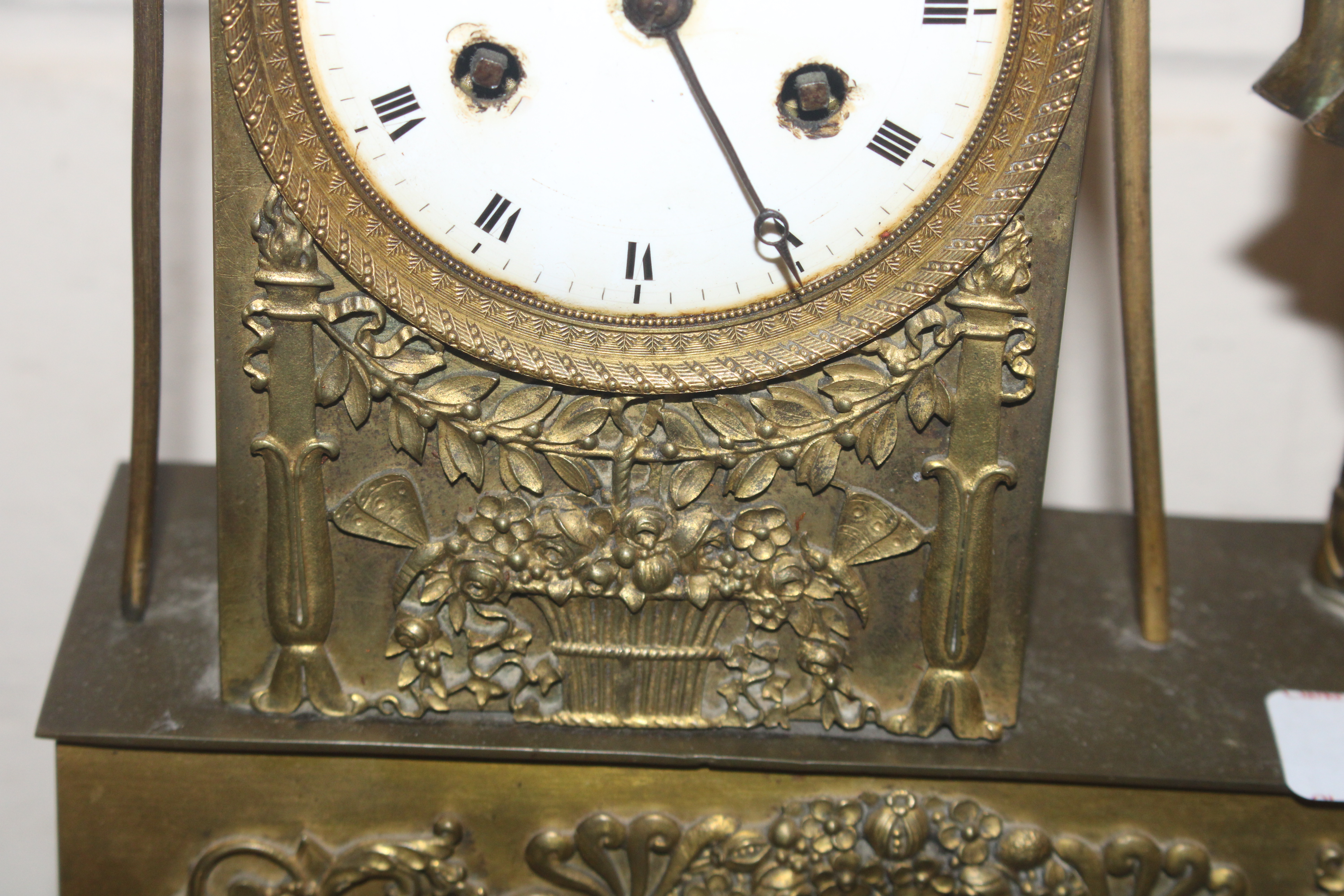 A 19th Century French gilt metal mantel clock with - Image 3 of 14