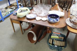 A mahogany extending dining table raised on twin pillar supports with extra leaf