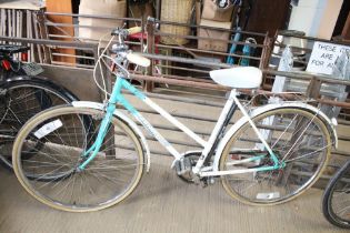 A ladies Universal bicycle