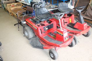 A Murray ride on lawn mower with a 10hp Briggs and