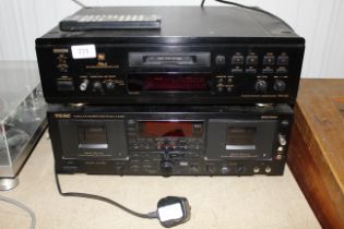 A Denon PCM auto technology / Mini disc recorder D