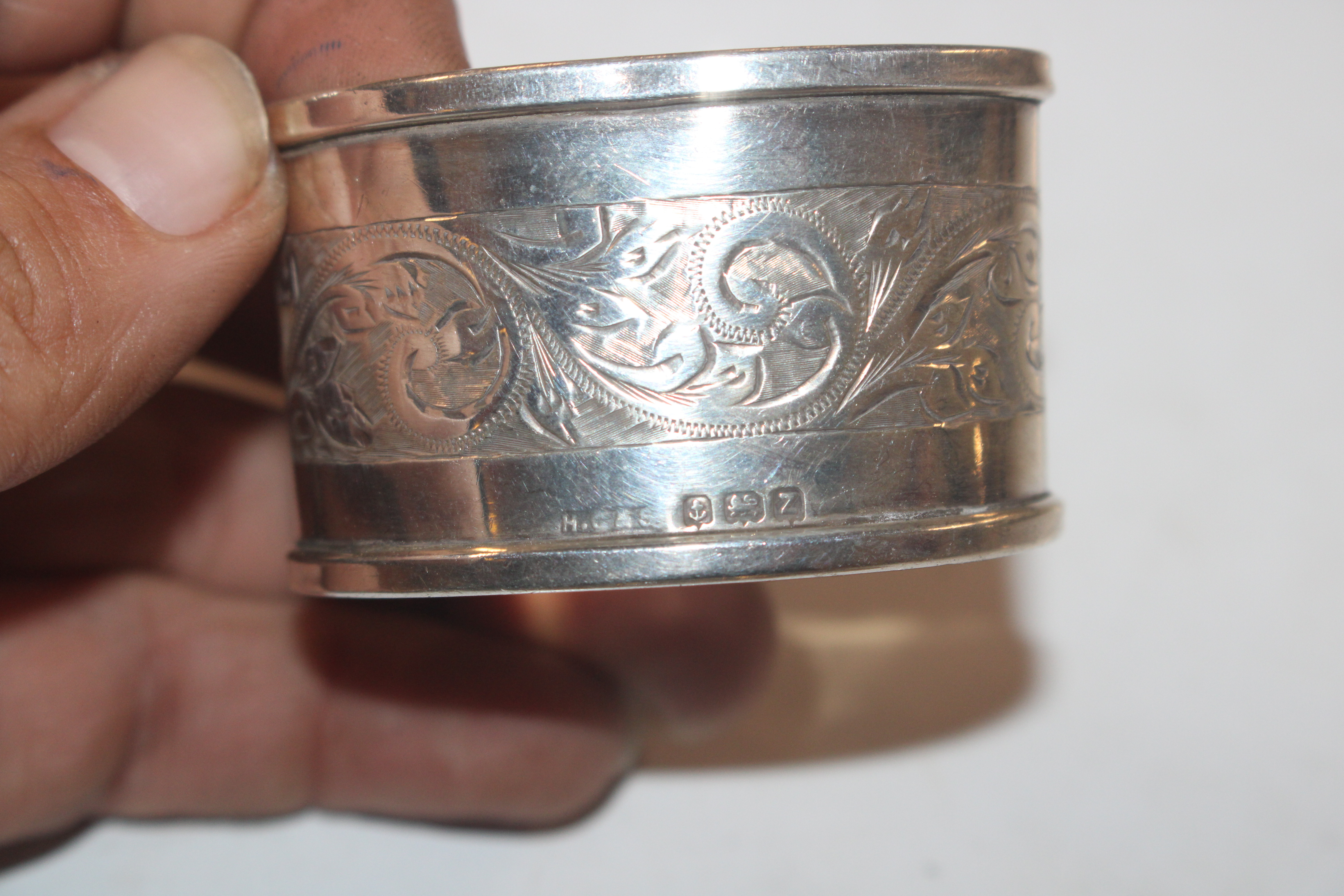 A box containing a pair of pierced silver dishes; - Bild 3 aus 12