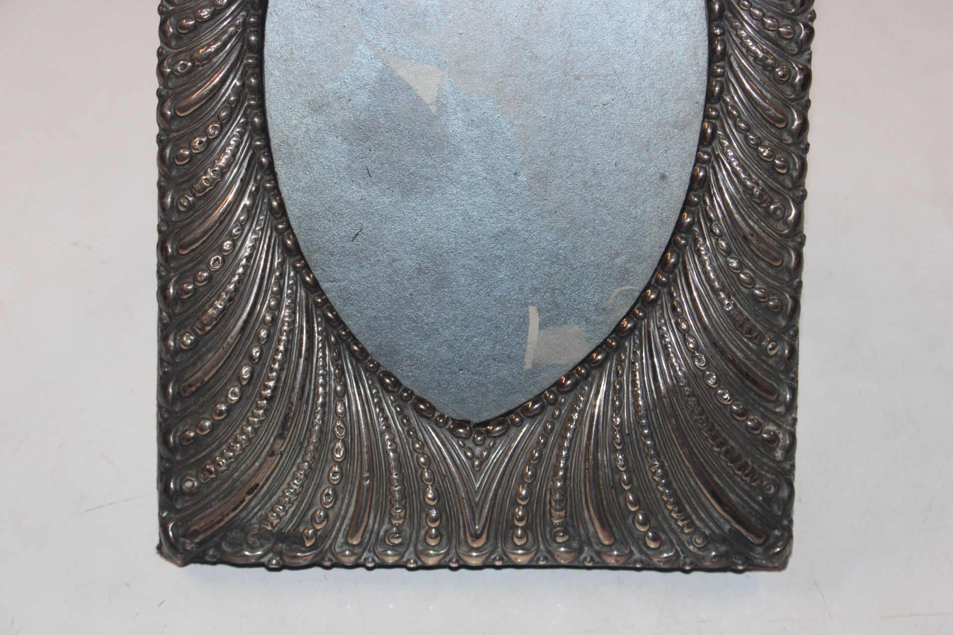 A silver easel photo frame AF; and a pair of silve - Image 4 of 12