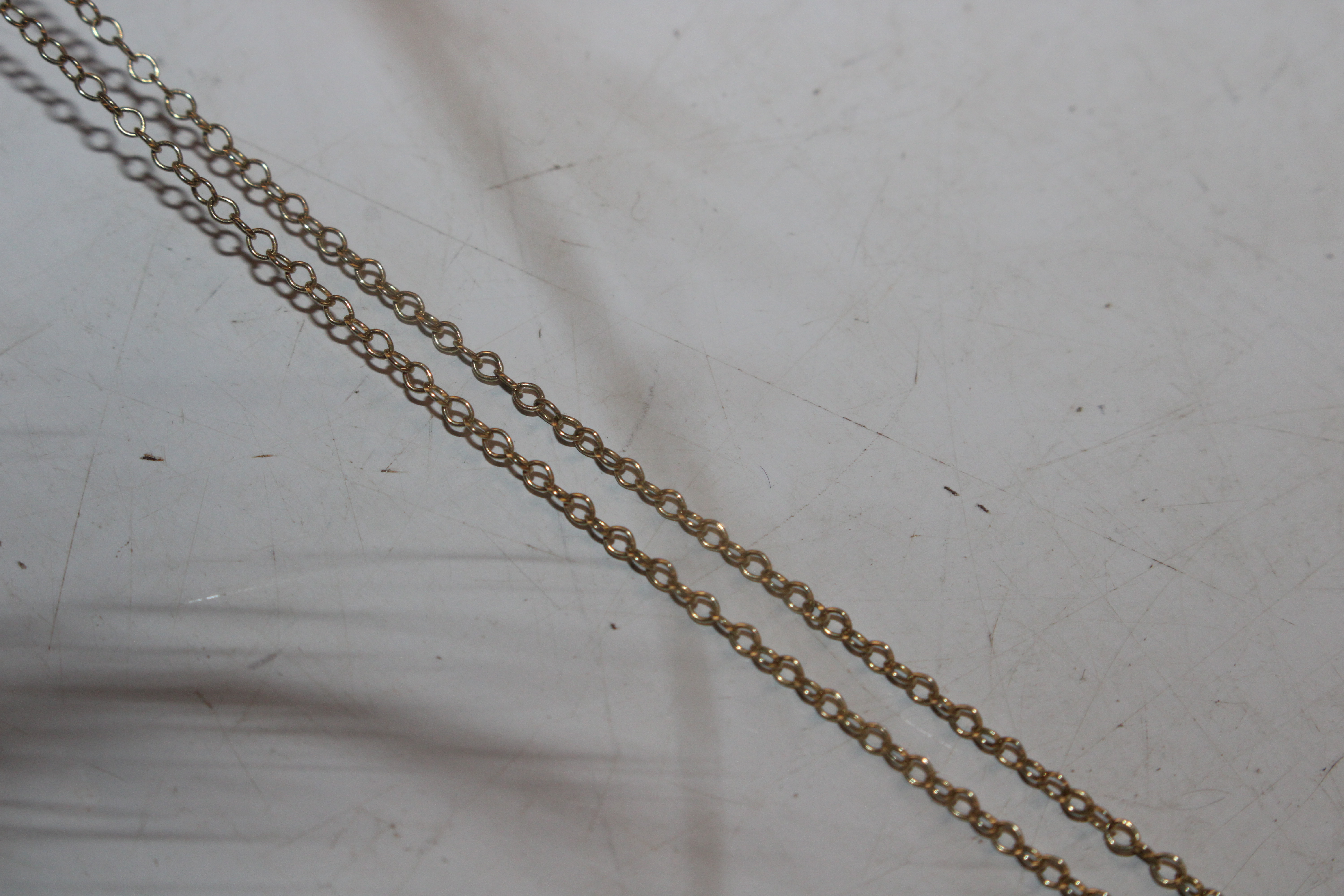 A 925 silver gilt necklace; a 925 silver and 9ct gold bonded necklace and two others - Bild 18 aus 19