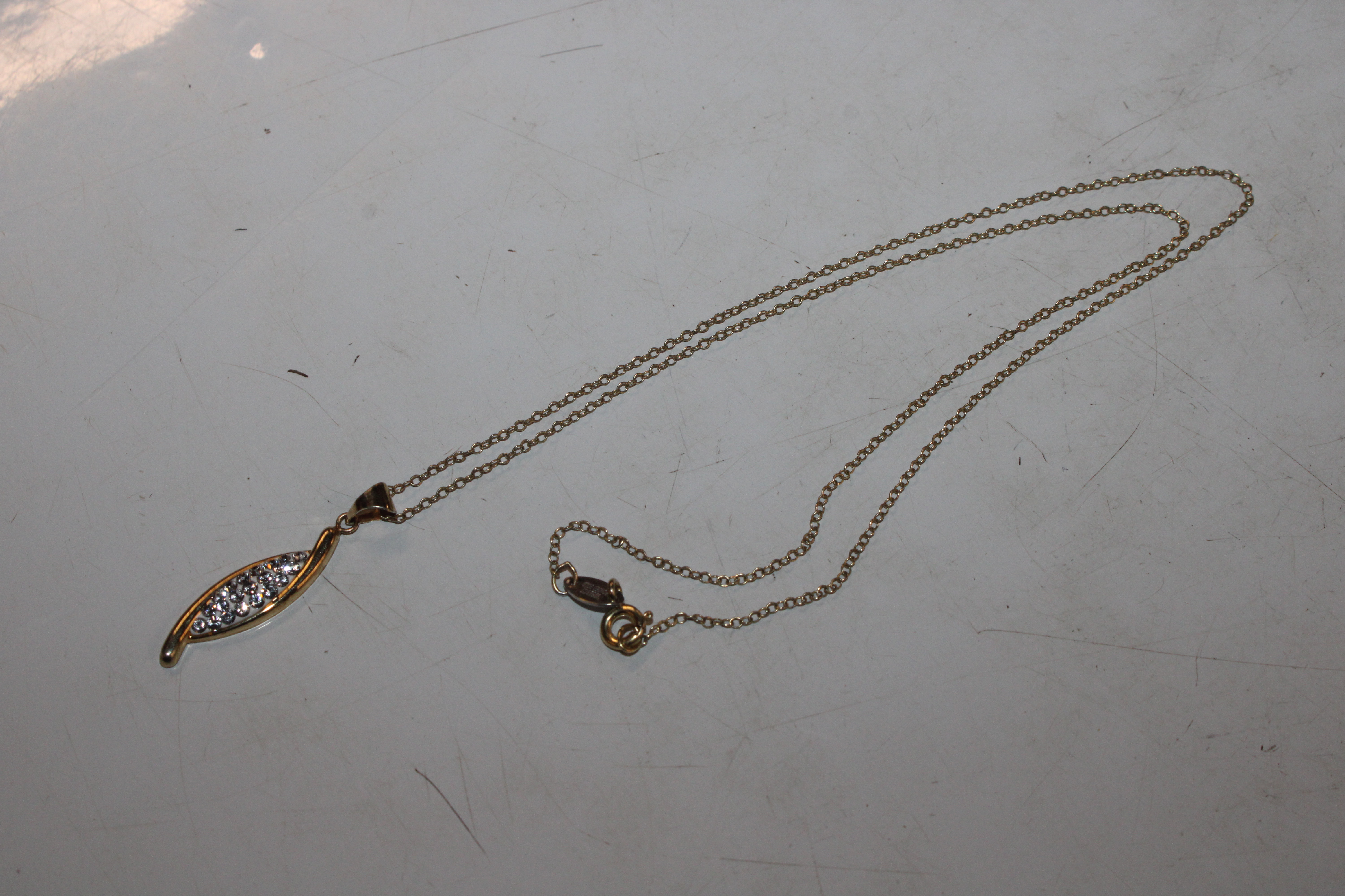 A 925 silver gilt necklace; a 925 silver and 9ct gold bonded necklace and two others - Bild 15 aus 19