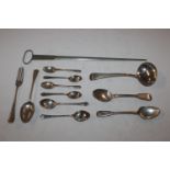 A box of various silver flatware, approx. 186gms;