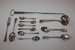 A box of various silver flatware, approx. 186gms;