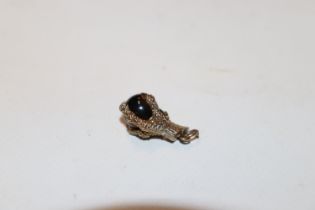 A 9ct gold tigers eye set claw charm, approx. 3.7g