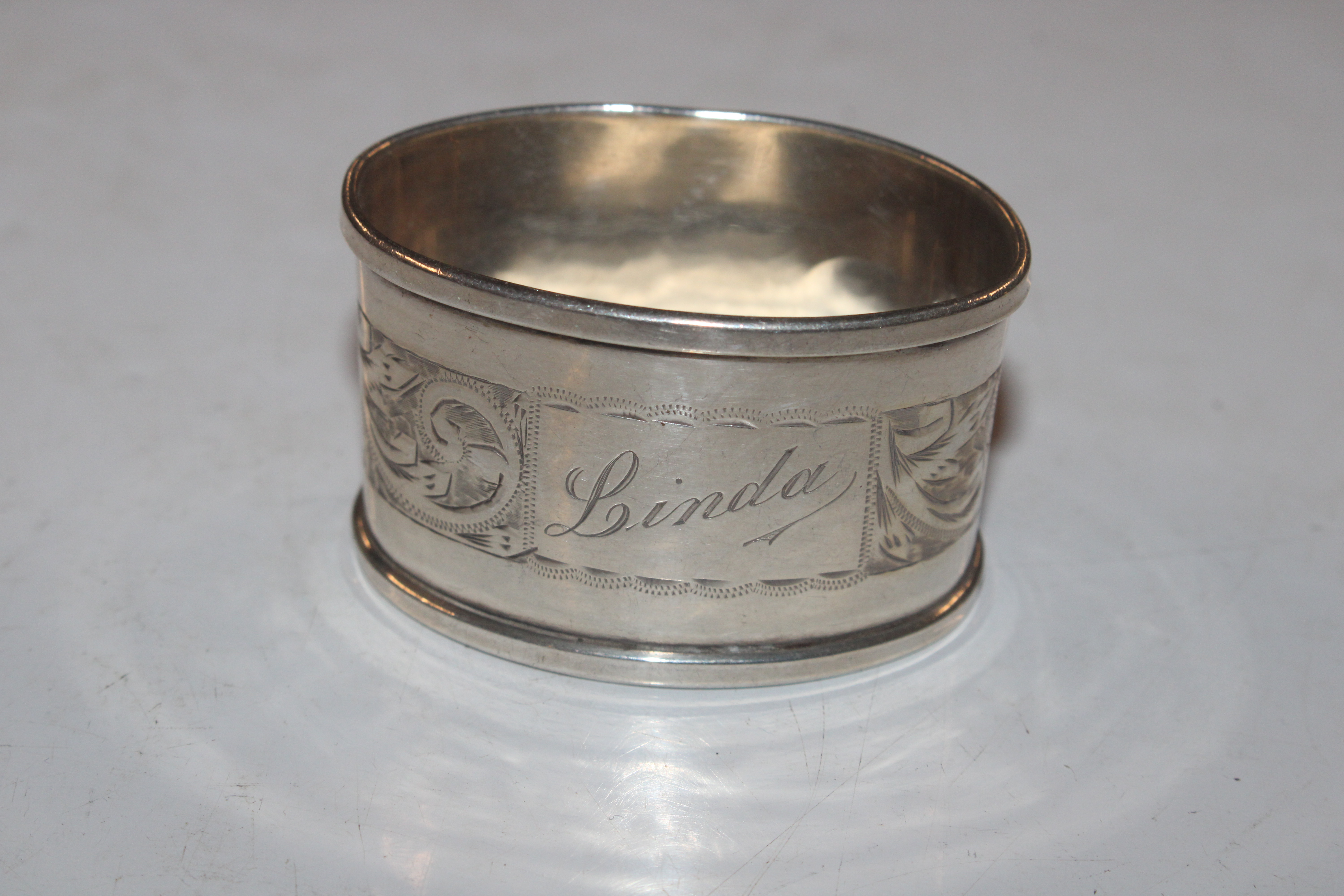 A box containing a pair of pierced silver dishes; - Bild 2 aus 12