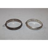Two silver snap bangles, total weight 32gms