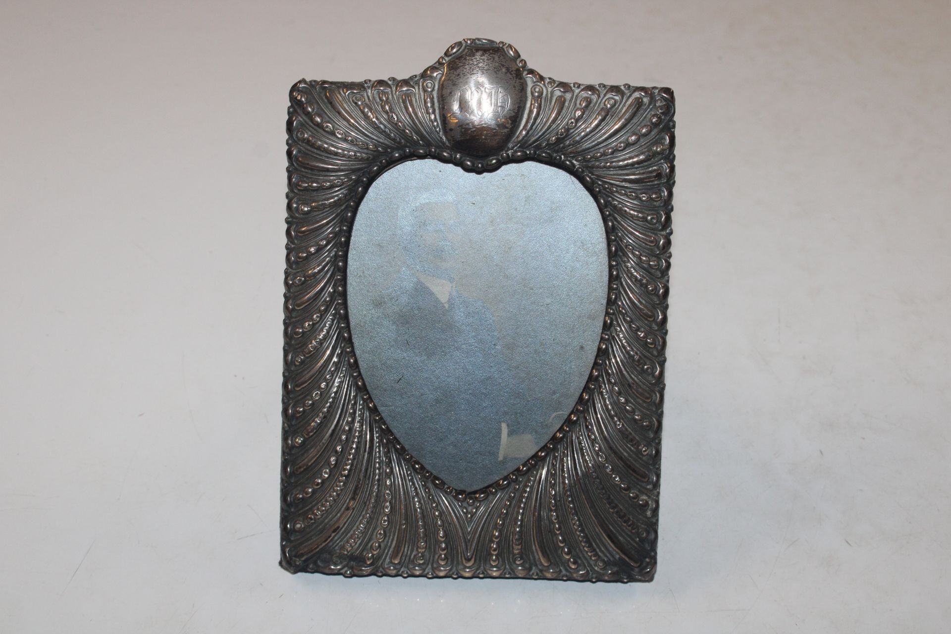 A silver easel photo frame AF; and a pair of silve - Image 2 of 12
