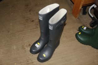 A pair of as new Woodland size 9 Wellington boots