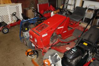 A Westwood H1200 ride on lawnmower with Honda GXV3