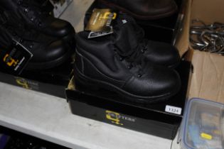 A pair of Grafters work boots size 8 as new