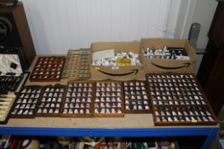 A collection of approx. 500 porcelain and other th