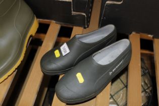 A pair of as new Dunlop size 3 gardening shoes