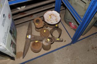 A cobblers last and a quantity of weights, scales