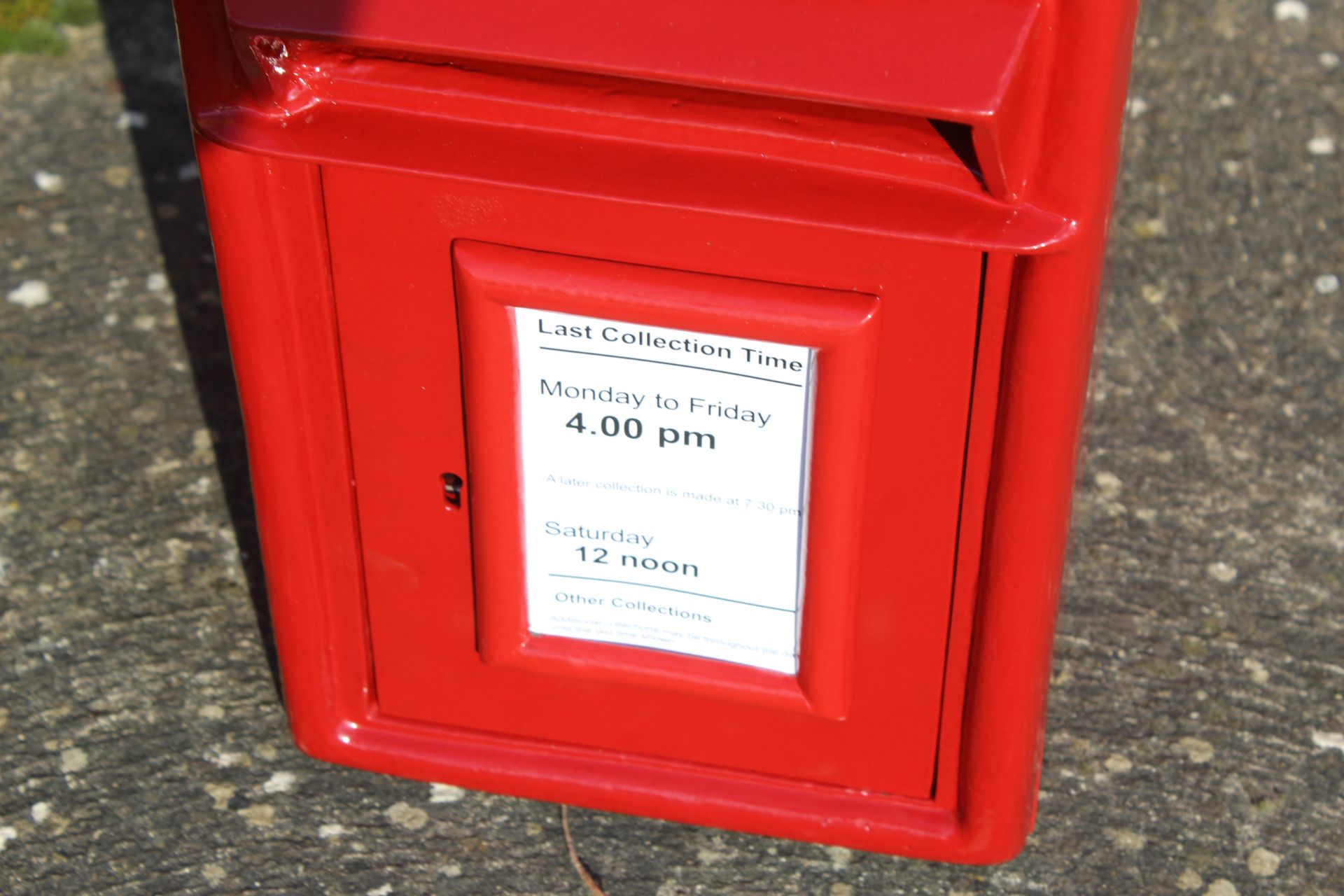 Red postbox (270mm deep). V - Bild 3 aus 5
