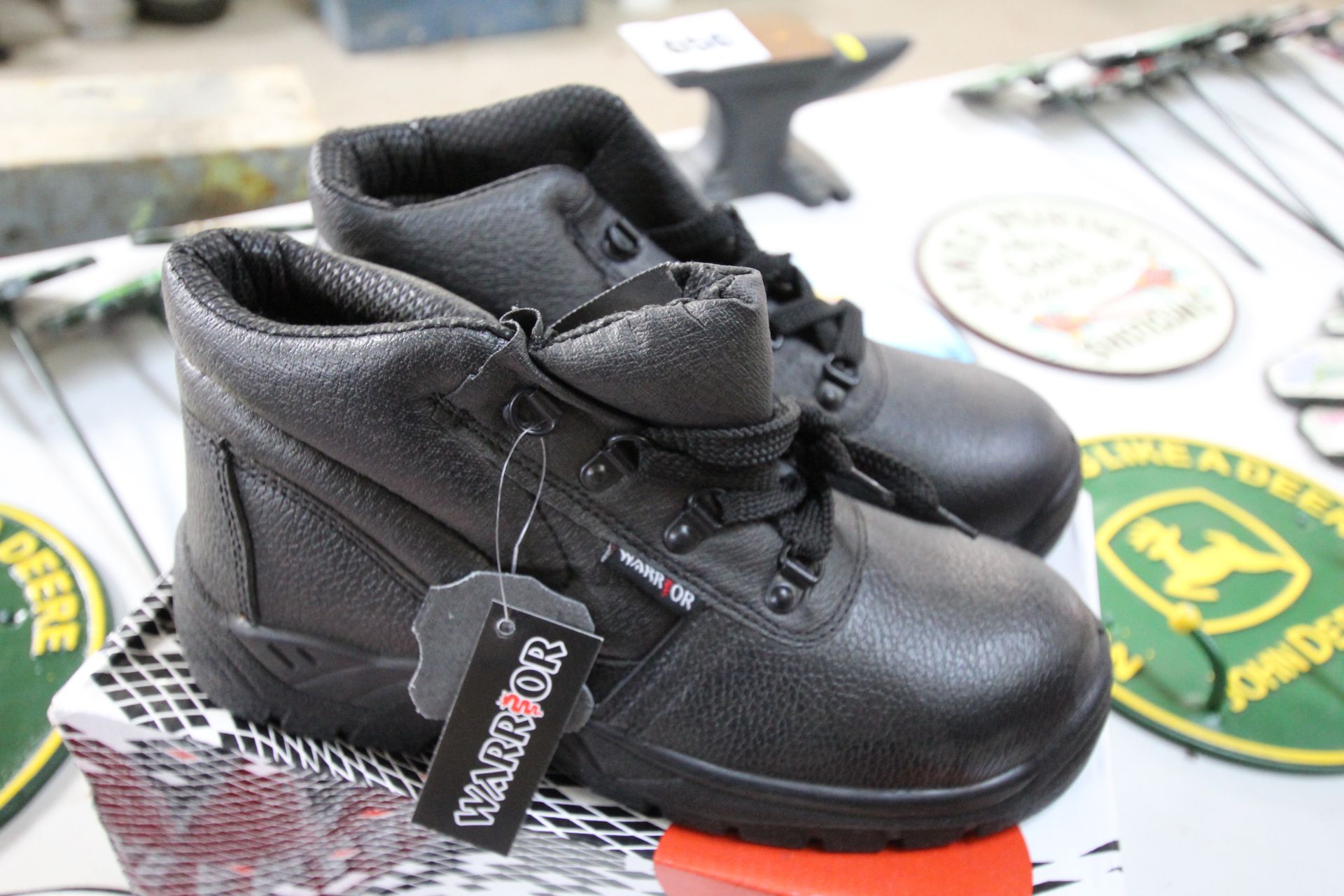 Warrior Size 9 Black Safety Boots. V - Image 2 of 3