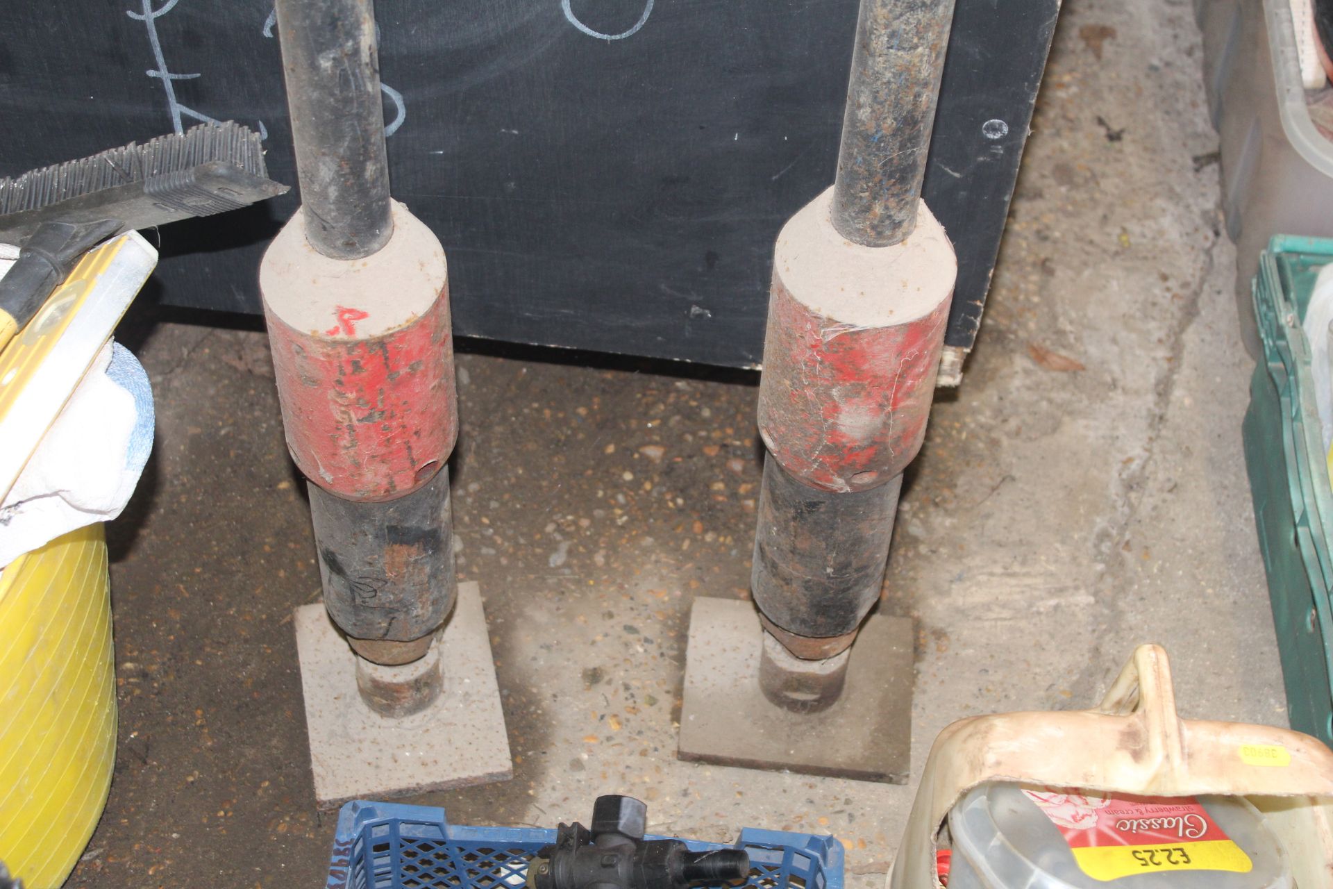 2x air operated tampers. V - Image 4 of 4