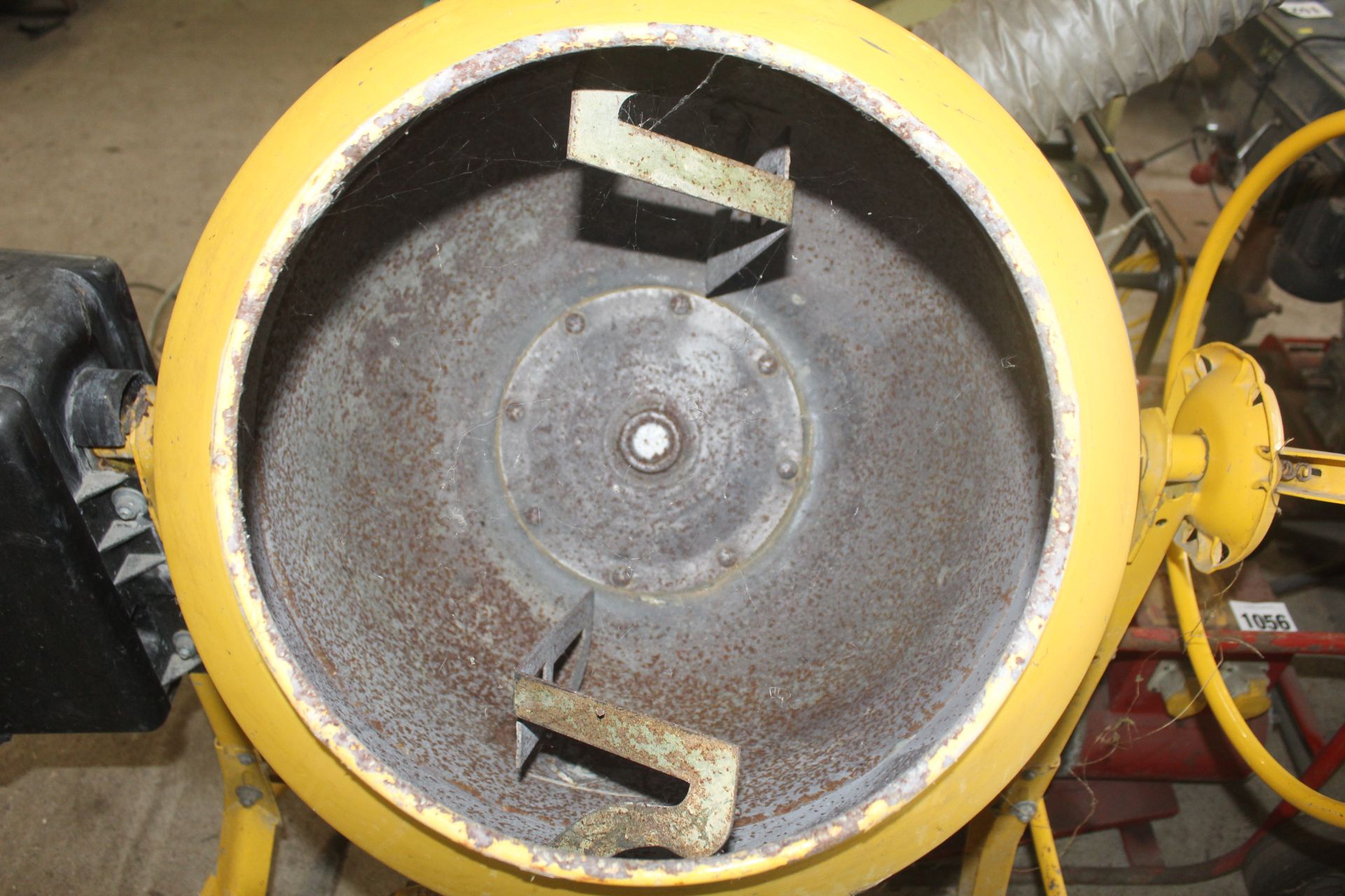 AL-KO cement mixer. - Image 2 of 8
