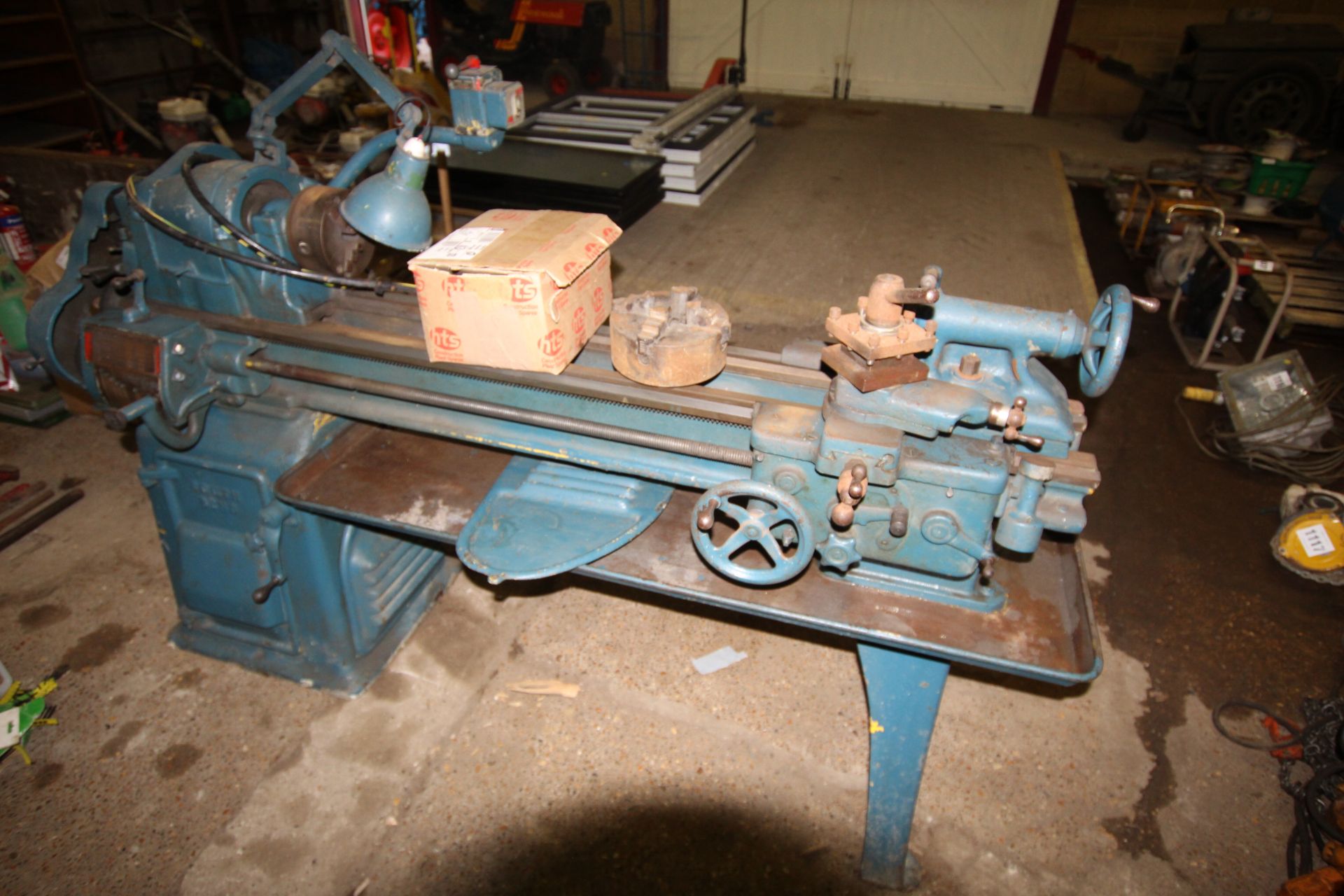 Southlands metal working lathe. With 2.5ft bed and some tooling.