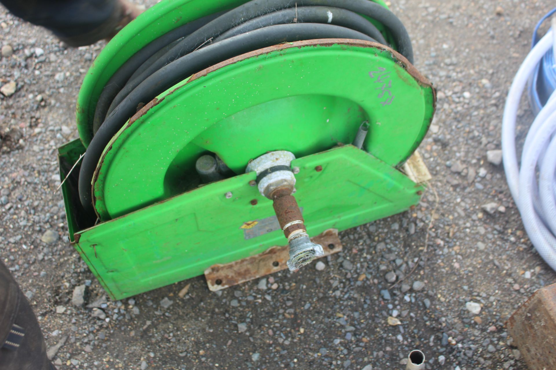 Air hose on reel. - Bild 2 aus 2